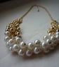 IVORY AND GOLD CLUSTER NECKLACE.   - Image 1