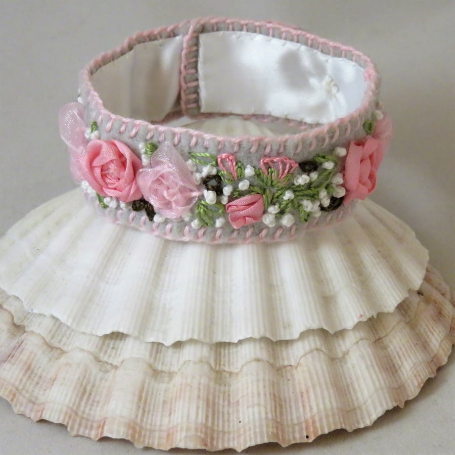 Ribbon Roses Cuff Embroidered on Felt - pale pink on pale grey