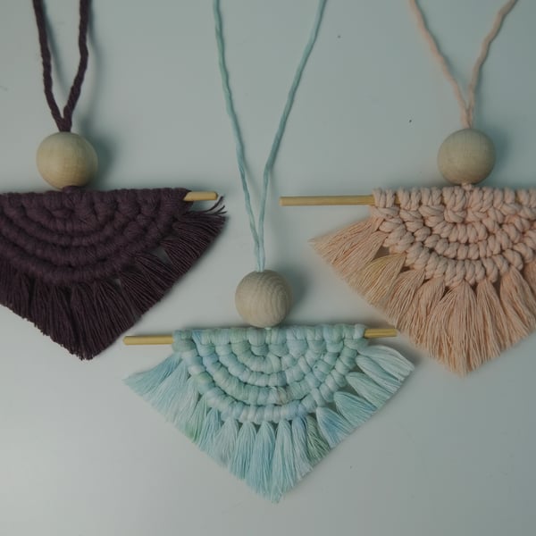 Macramé Hanging Half Moon Pink