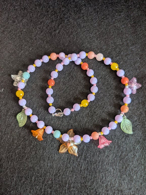 Bright Floral Beaded Necklace 