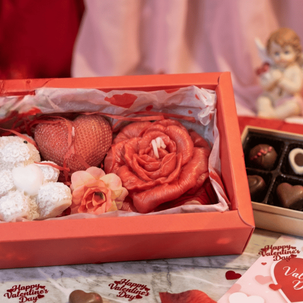 Handmade Valentine’s Day Artisan Candle Gift Set – Romantic Teddy Bear & Floral 