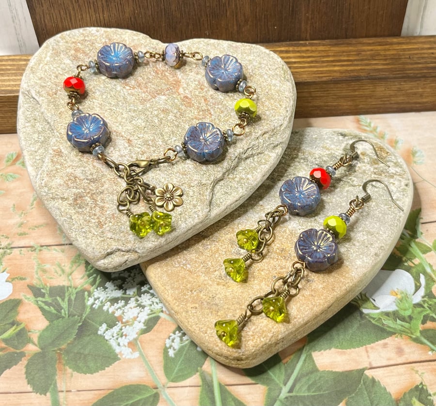 Colourful chunky denim blue flower bracelet and earrings set