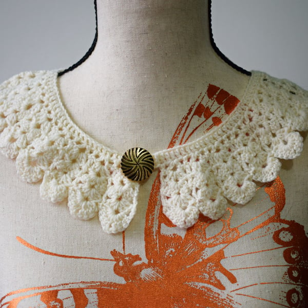 Cream Wool Crochet Collar