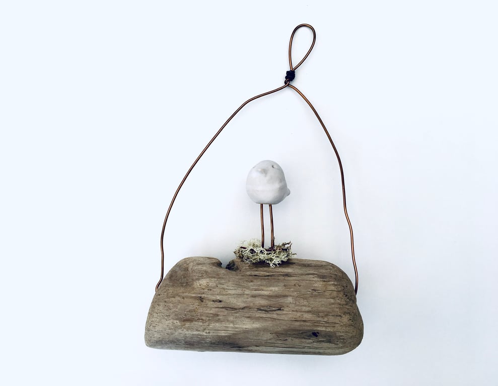 Wire art, bird on a driftwood wire, wire sculpture