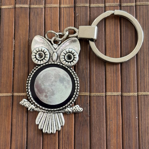 The Ark UK Owl and Moon Metal Keyrings