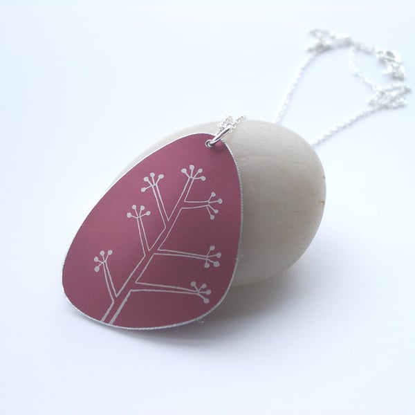 Scandi style tree pendant in burgundy