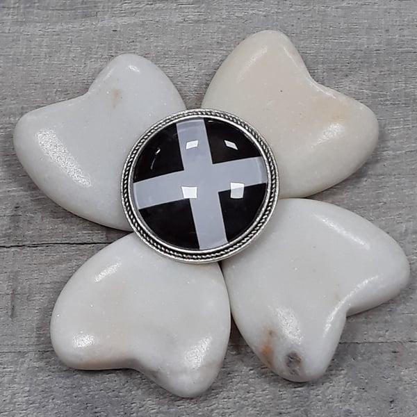 SPBP01 St Piran Cornish flag brooch