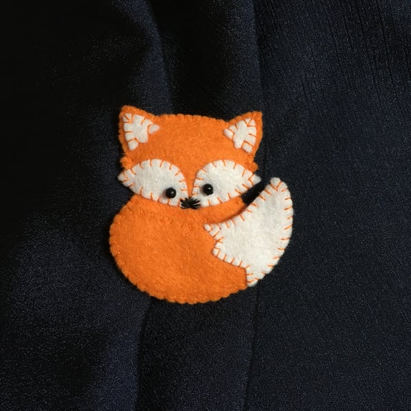 Orange felt fox brooch with contrasting stitching