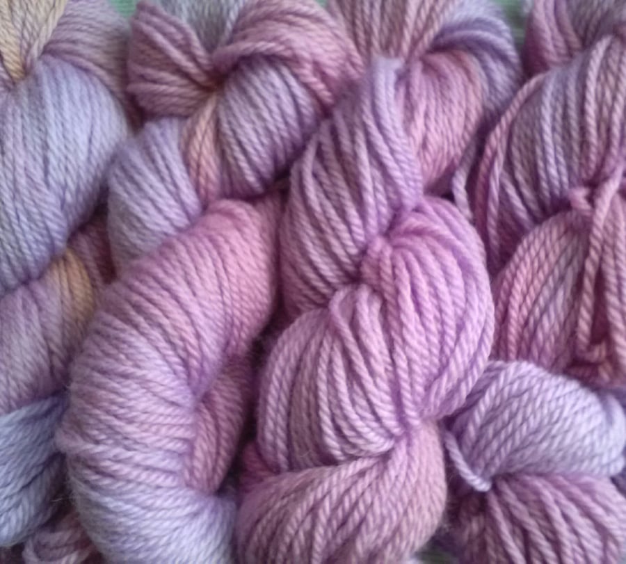 50g Hand-dyed 100% ORGANIC Wool Aran pastel Mauve Lilac
