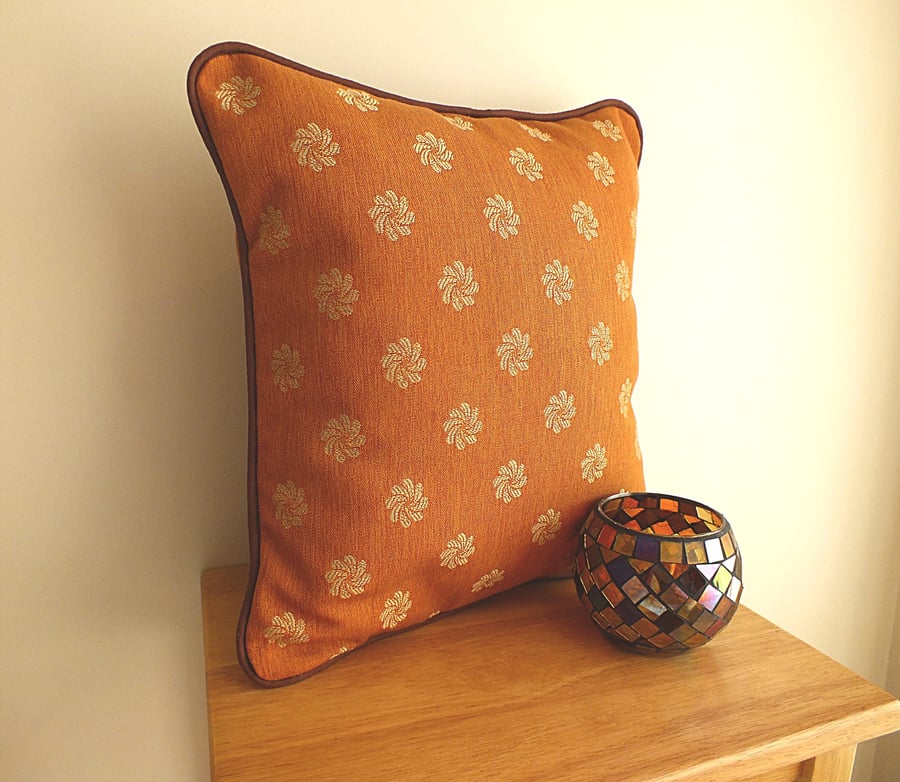Cushion With Piping