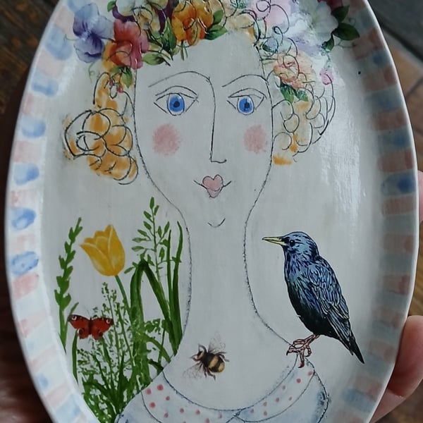 Figurative shallow dish-wall hanging 