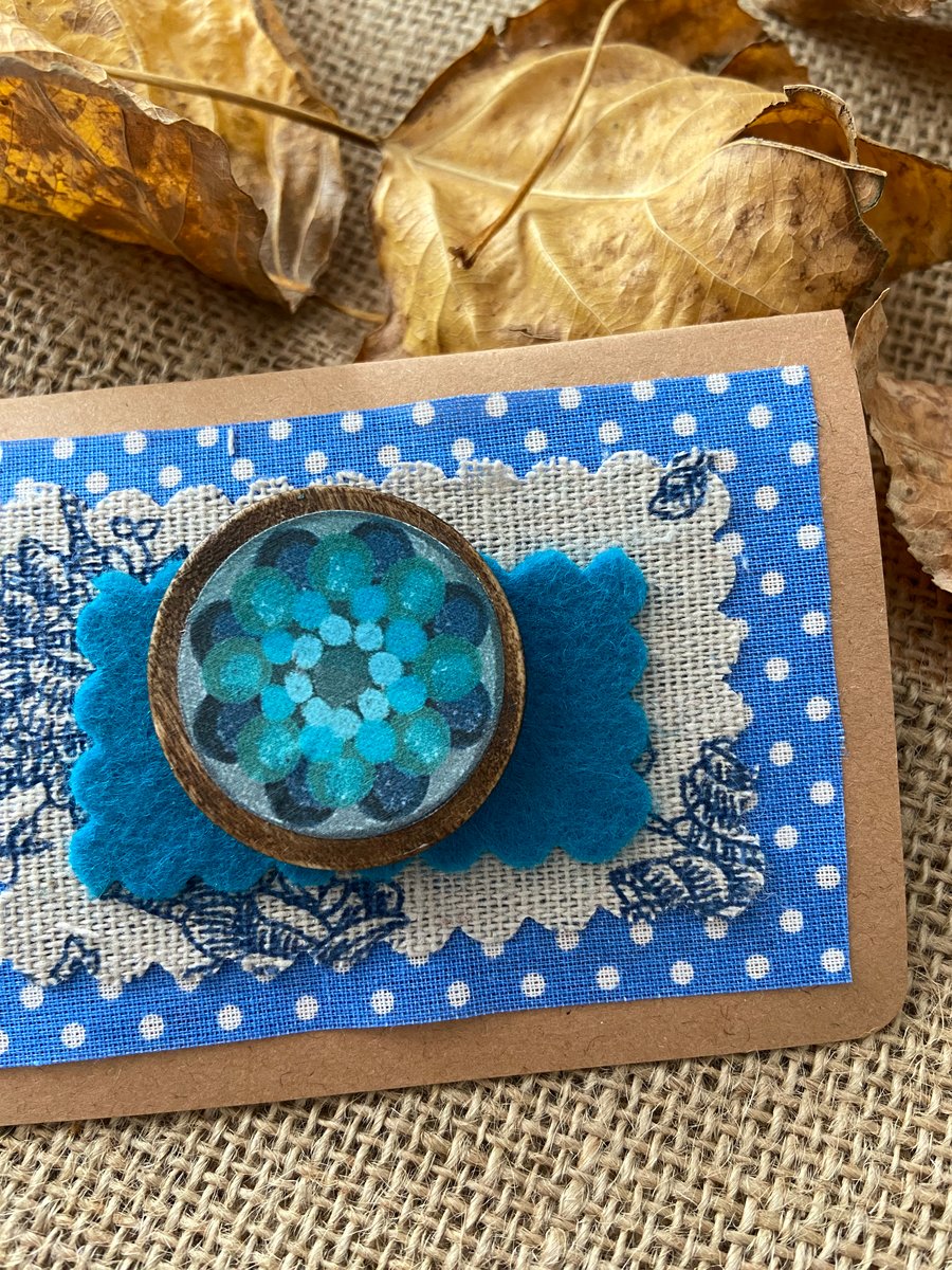 Wooden brooch with wavy flowers 