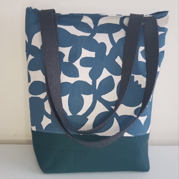 Tote bag: contemporary floral design with contrasting base and recessed zip