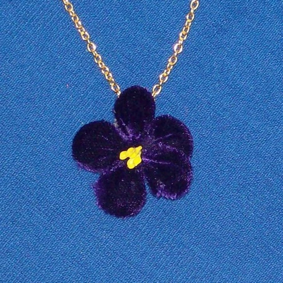 VELVET VIOLET NECKLACE