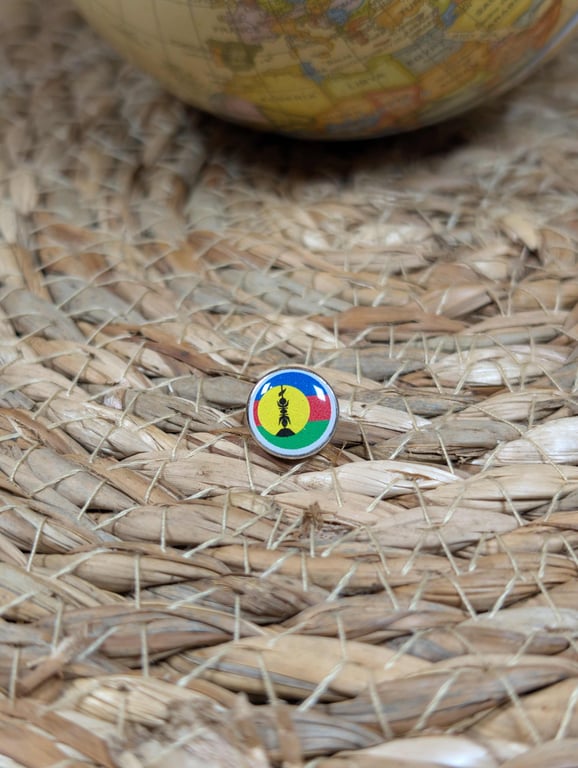 New Caledonia Flag Map Pin – Pacific Island Travel Map Push Pin for Wooden Maps