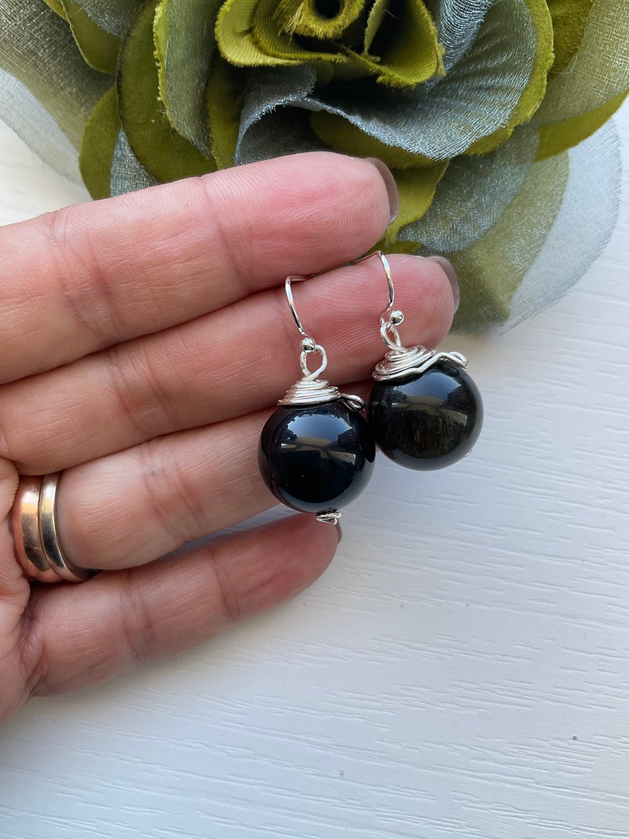 Handmade black glass bead earrings (black)