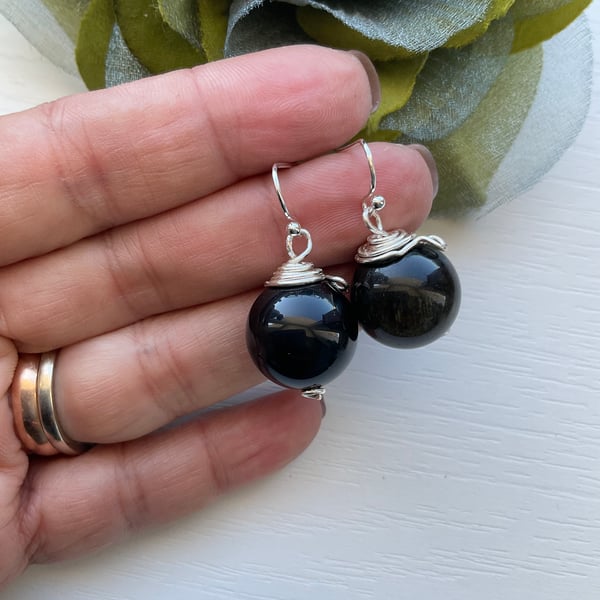 Handmade black glass bead earrings (black)