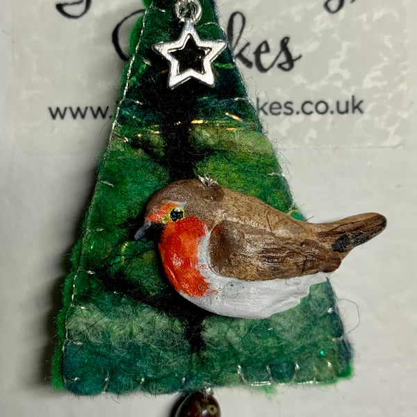 Christmas tree brooch with robin