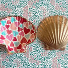 Valentine heart scallop design 