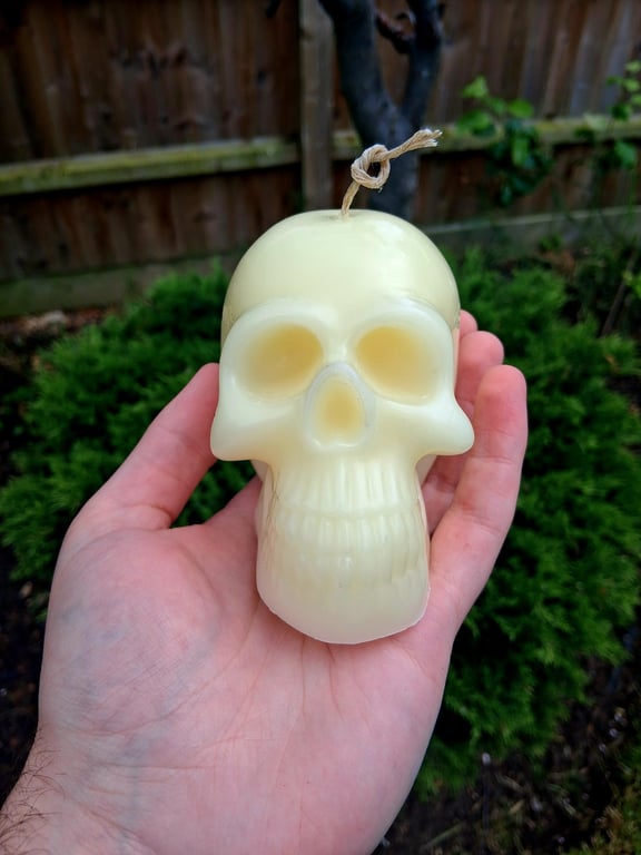 Skull Candle - Beeswax