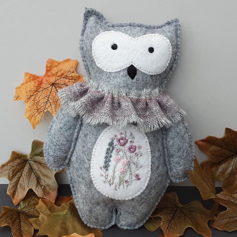 Owl, hand sewn Woodland owl,  hanging decoration, stuffed owl felt art doll 