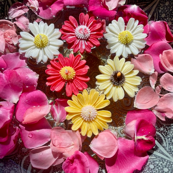 Daisy Floating Candle Handmade With Fragrance Pack Of 6 Flower Candle.