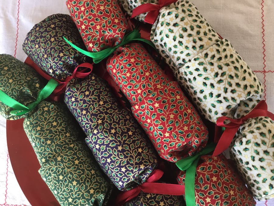 Reusable Christmas Crackers. Set of 4 in Holly fabric ideal for dinner parties