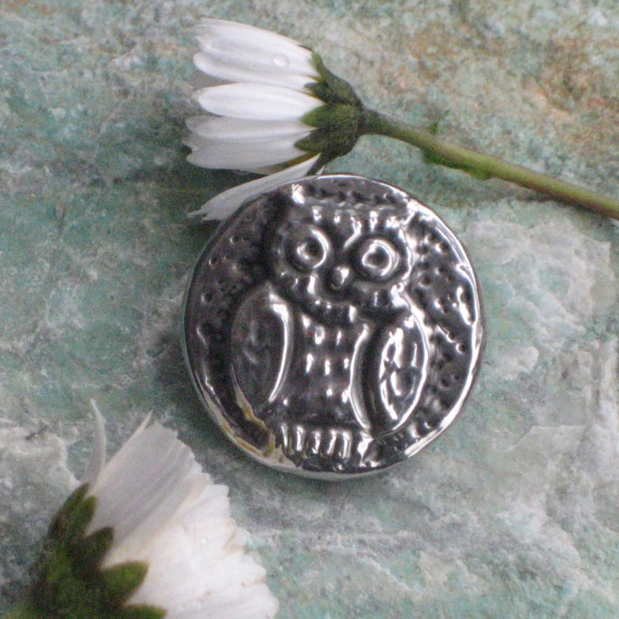 Tiny Owl Brooch in Silver Pewter