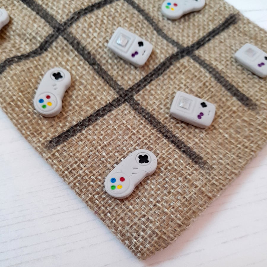 Retro games Tic Tac Toe game - choose your pieces