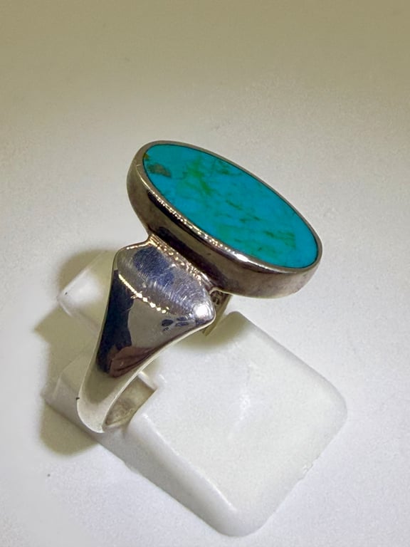 Sterling silver ring with Turqoise inlay 