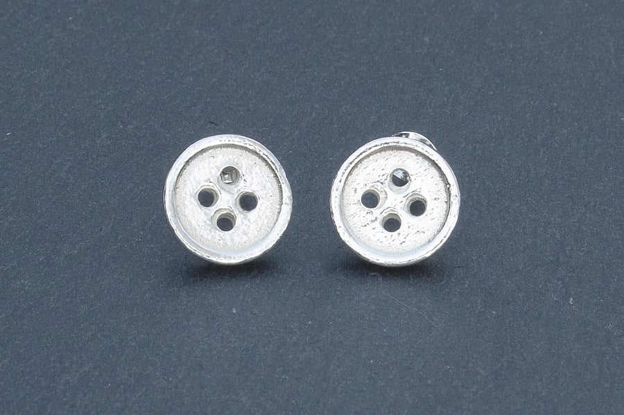 Button stud earrings