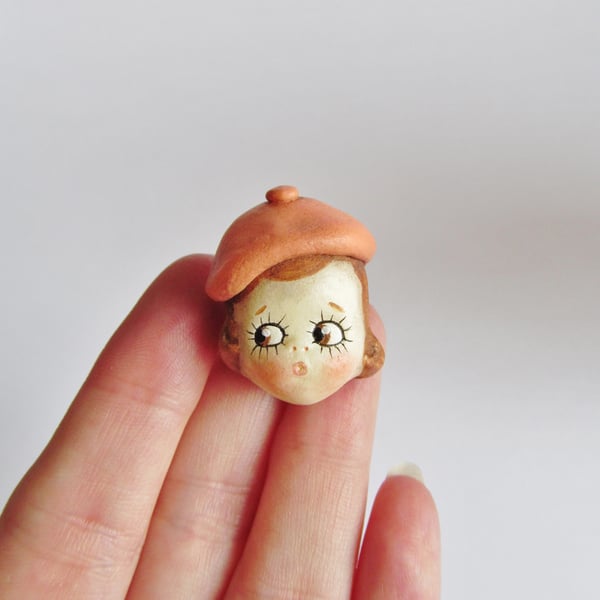 Kitsch Doll Pin Brooch Betty Peek a Boo