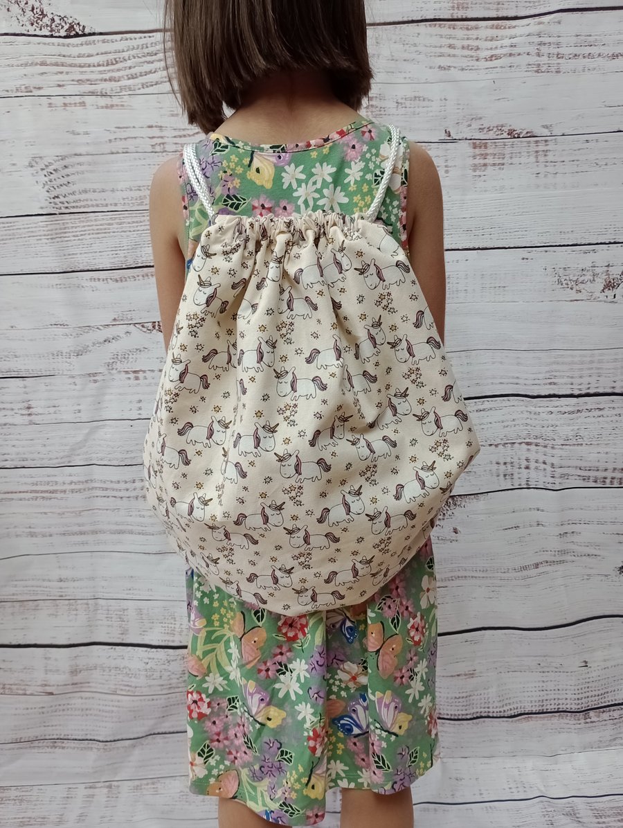 Unicorns child drawstring backpack (cream)