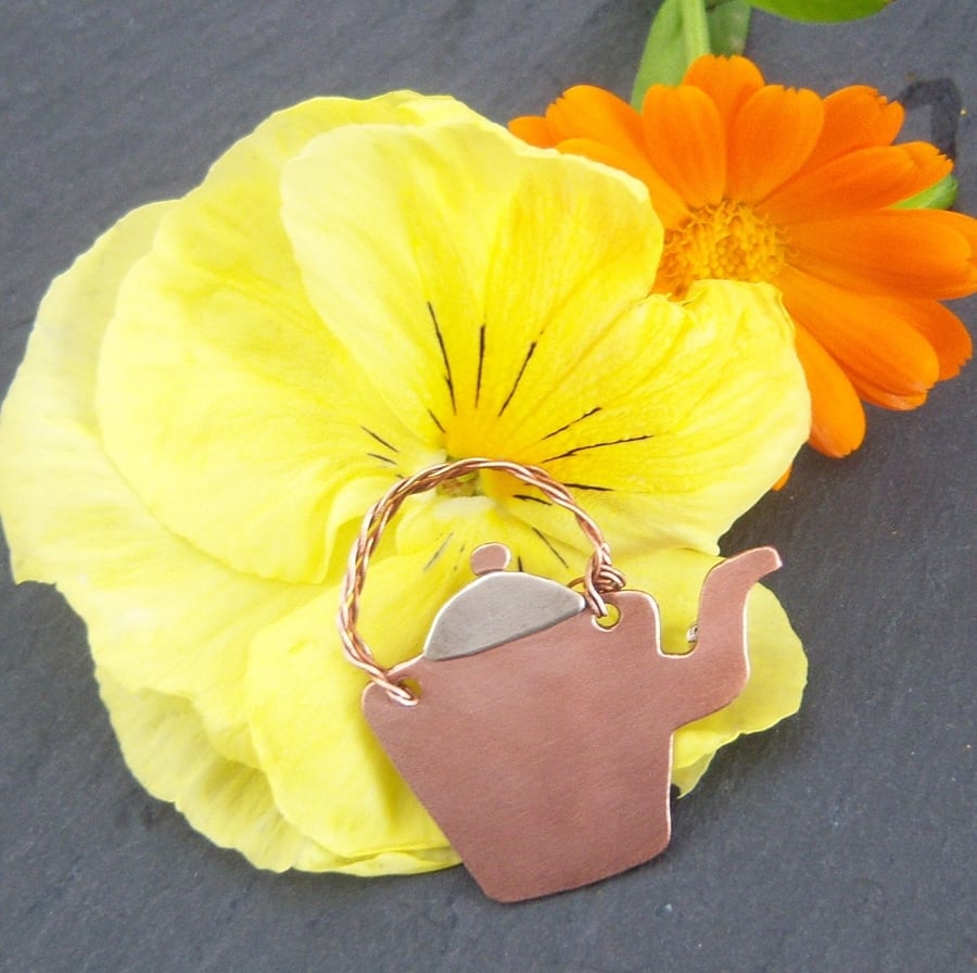 Kettle Brooch in copper