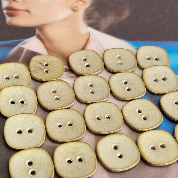 7 8" 22.4mm 36L Metal square buttons Aged effect Silvered Brass