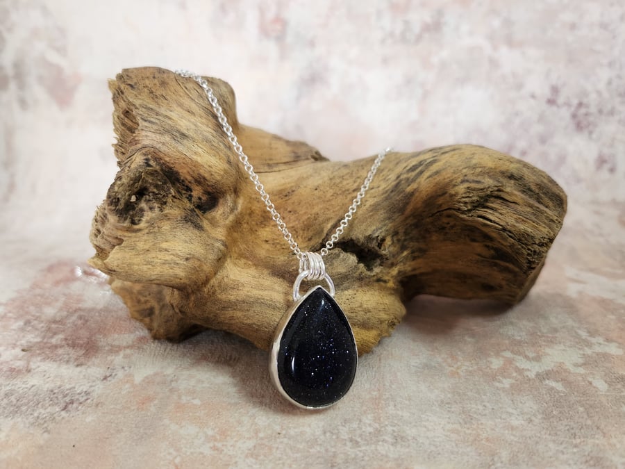 Pendant silver and blue sandstone teardrop 
