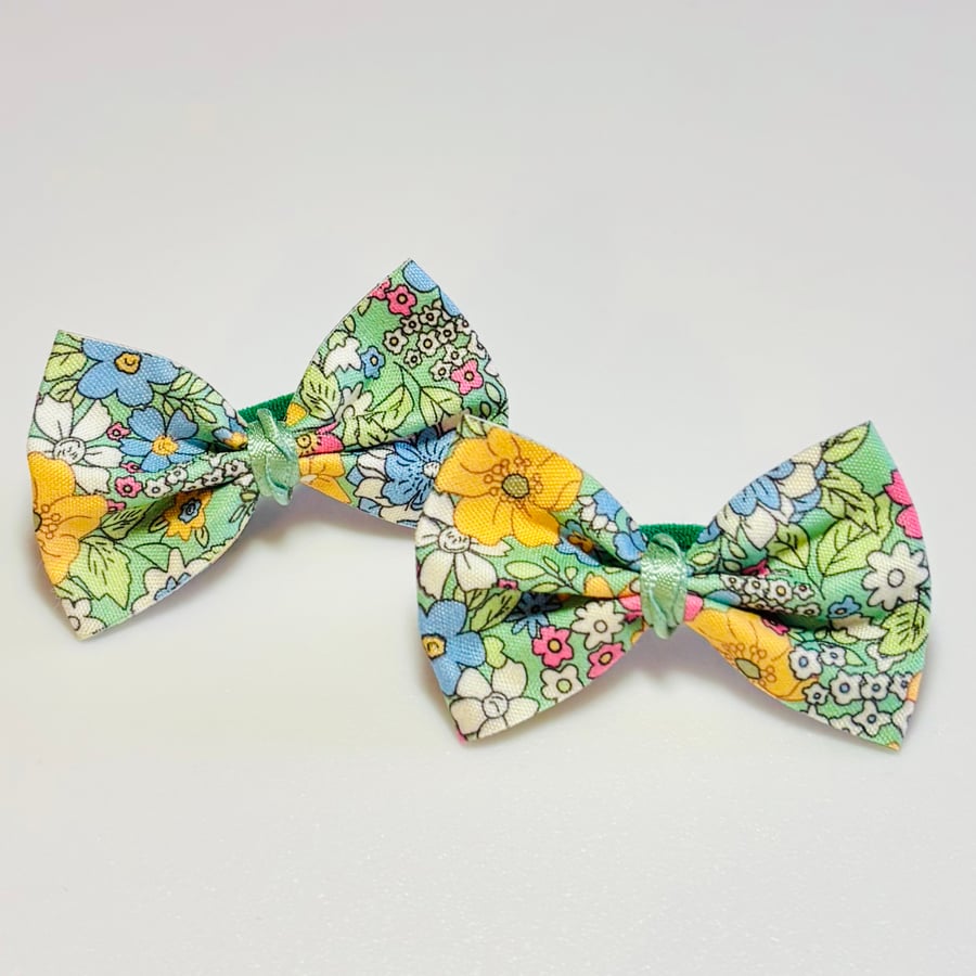 Spring floral Green Bow Hair Bobbles 