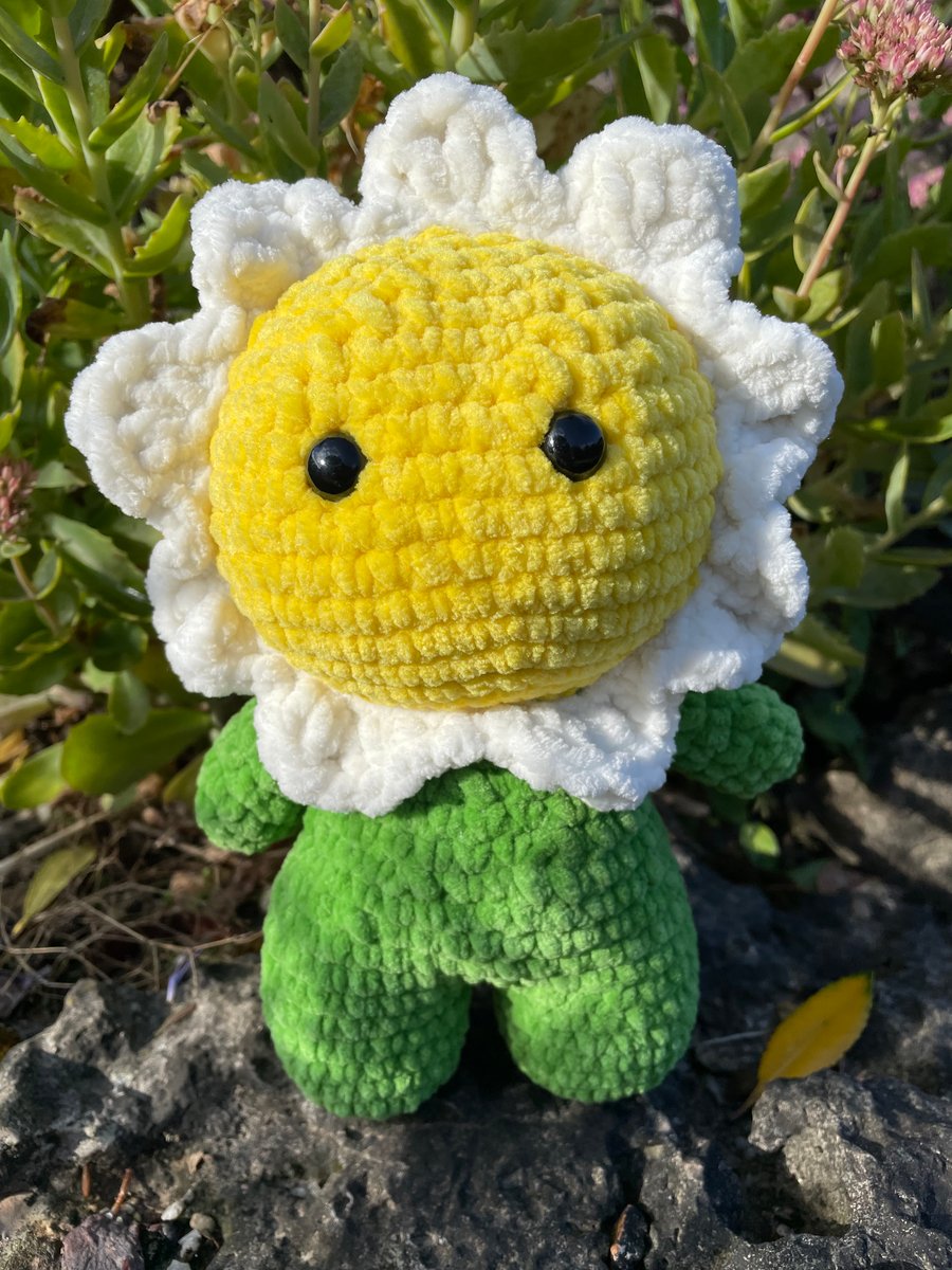 Daisy Plushie Flower Fellow: Soft Chenille Yarn