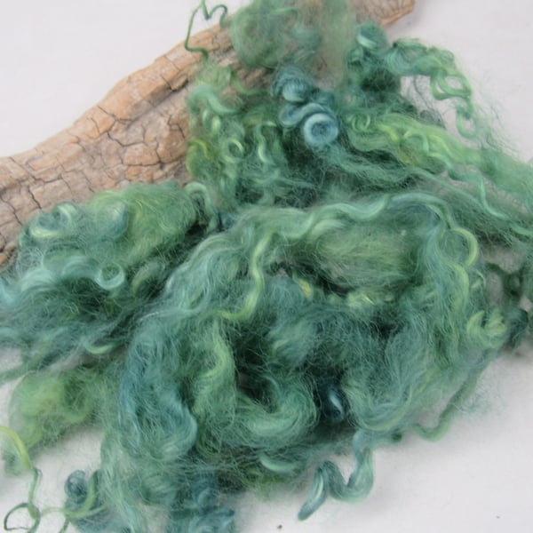 10g Naturally Dyed Green Masham Curls Felting Wool