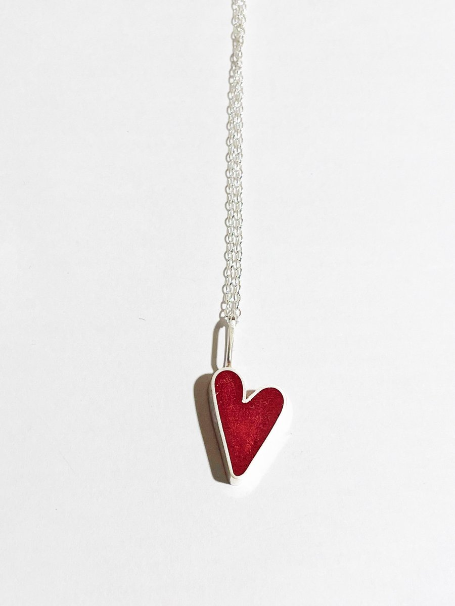 Tiny heart pendant 