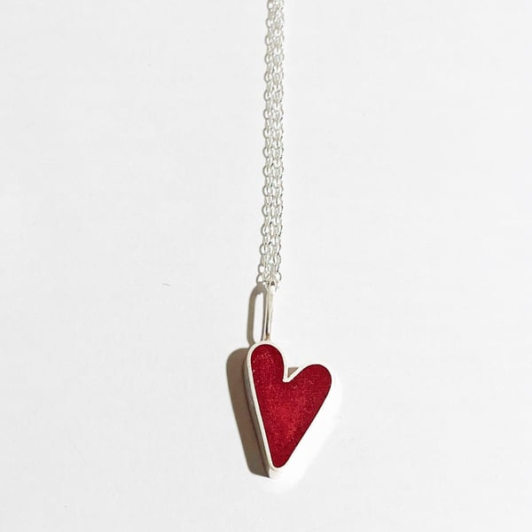 Tiny heart pendant 