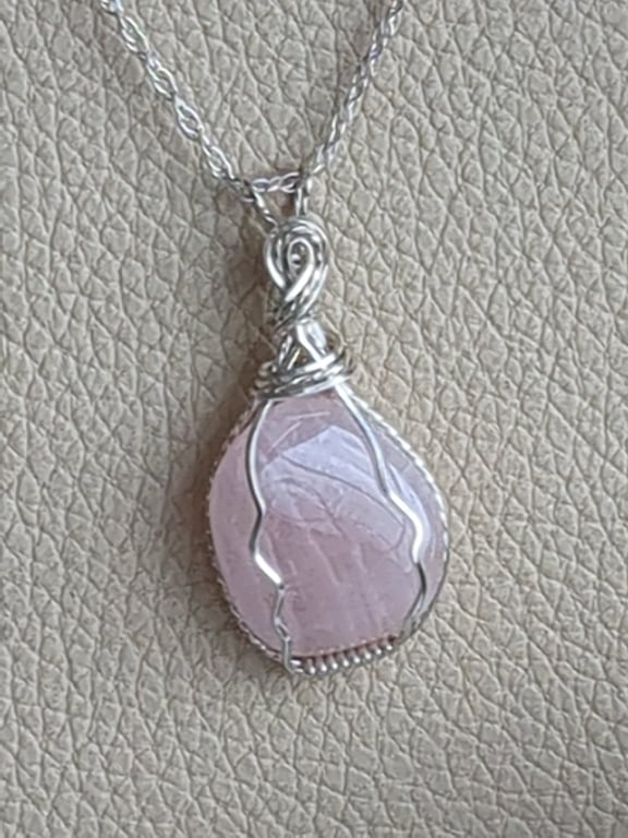 Rose quartz in sterling silver pendant 