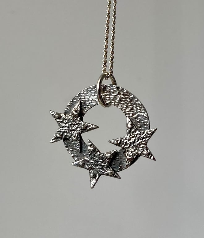 Silver circle with 3 stars, handmade in pure silver. 