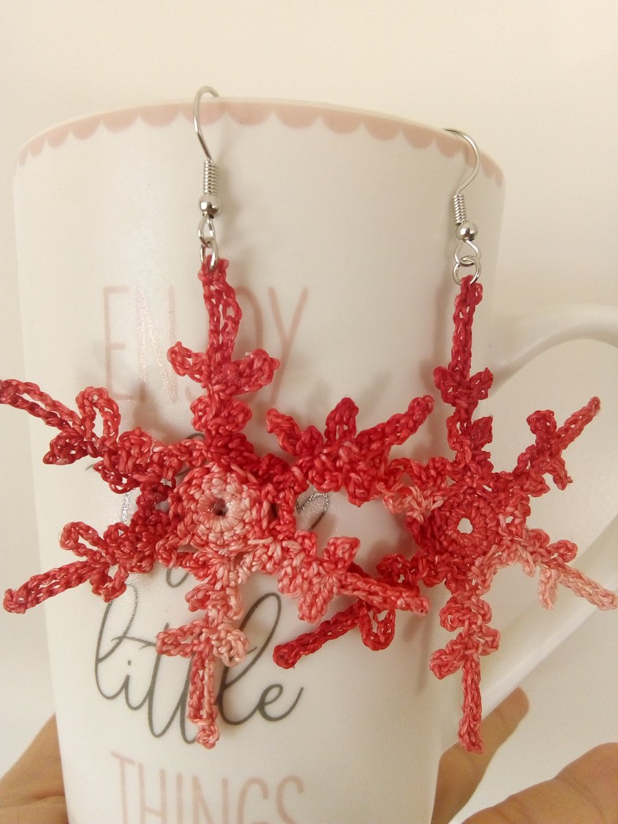 Crochet snowflakes earrings and necklace