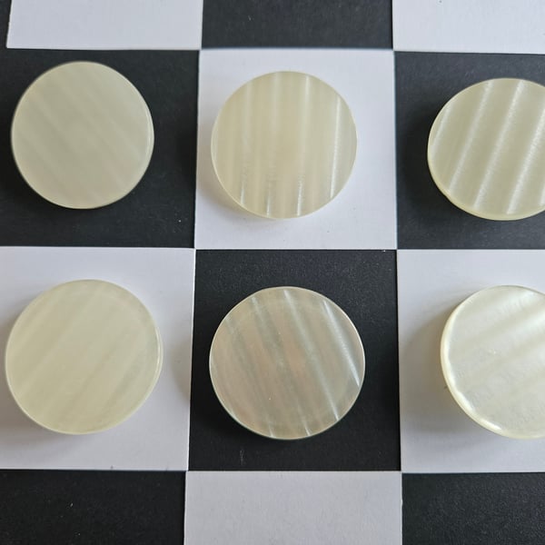 1 & 3 8" 34.5mm 54L British made Cream x 5 Buttons (LAST 10)