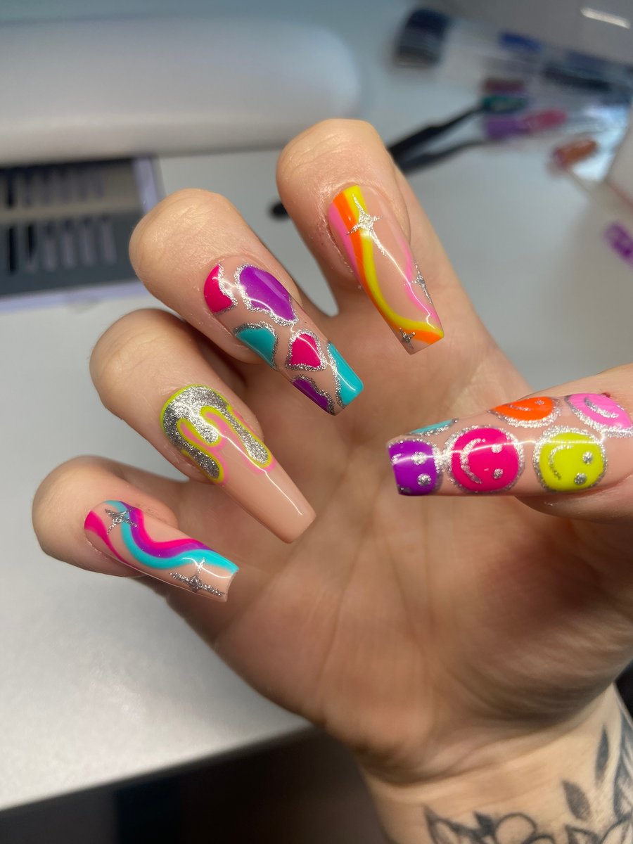 Custom press on nails glow in the dark rave