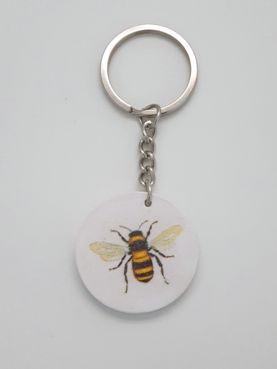 Bee wooden keyring, round keyring, gift for a bee lover