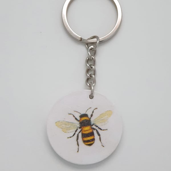 Bee wooden keyring, round keyring, gift for a bee lover