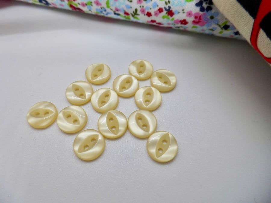 SOLD 12 round pale yellow buttons 10mm fish eye