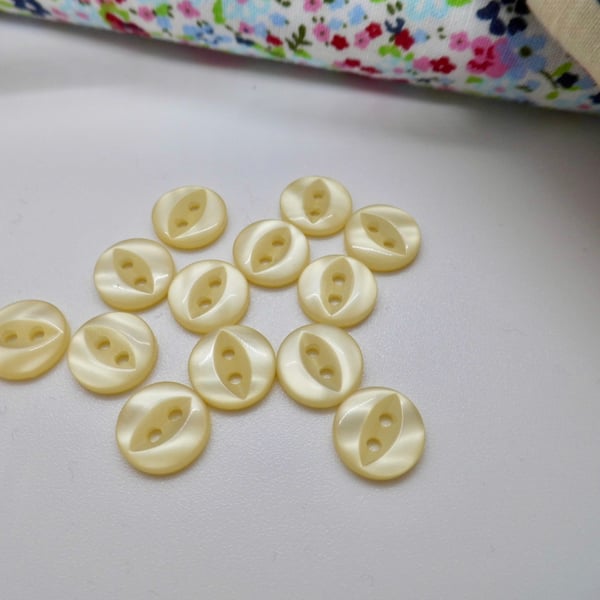 12 round pale yellow buttons 10mm fish eye